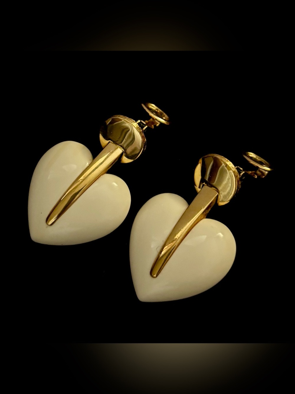 1980s Trifari Signed Gold Tone White Heart Dangle Drop Clip-On Earrings Vintage